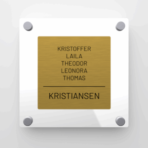 Elegant dørskilt med gull forplate og hvit blank akryl bakplate, avrundede hjørner og sølv avstandsstykker.